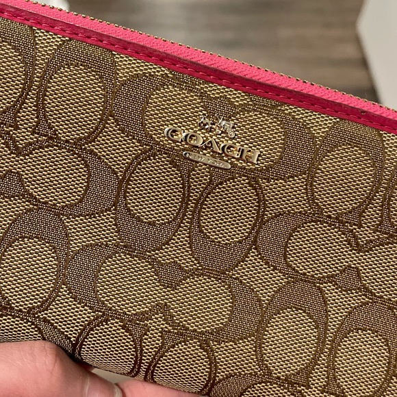 Coach Zip-Around Wallet Pink & Logo π Classic Logo with Barbie Pink! - Picture 2 of 8